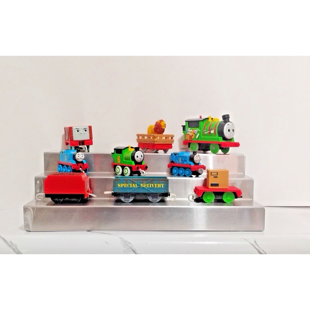 Thomas & Friends All pieces connect to one another — 9 pieces